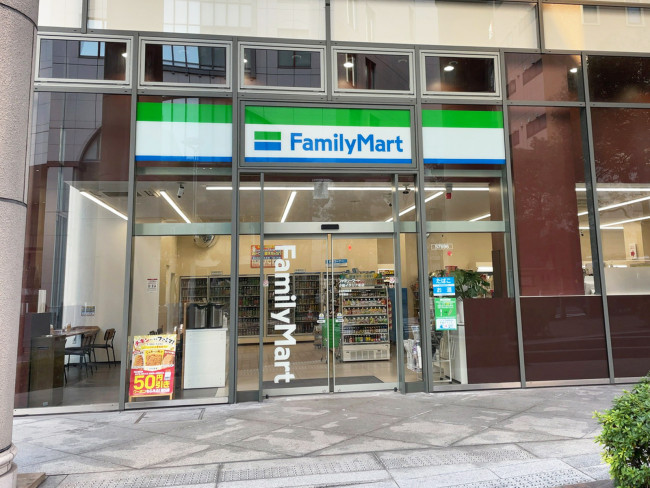 近くのファミリーマート 汐留イタリア街店