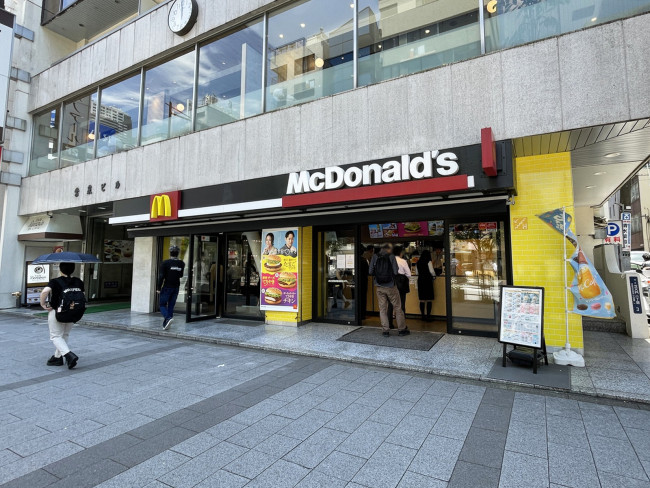 向かいのマクドナルド 大門店