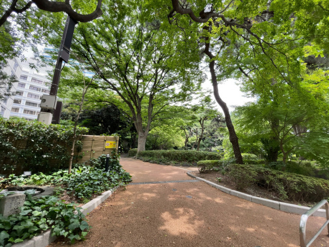 近くの千代田区立清水谷公園