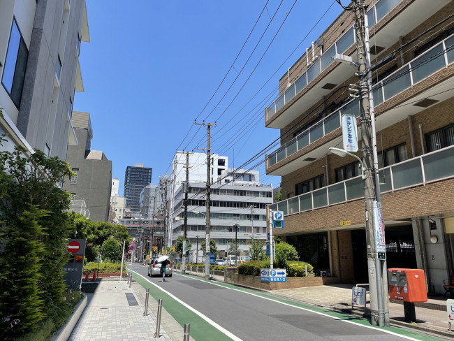 高徳ビル前面の通り