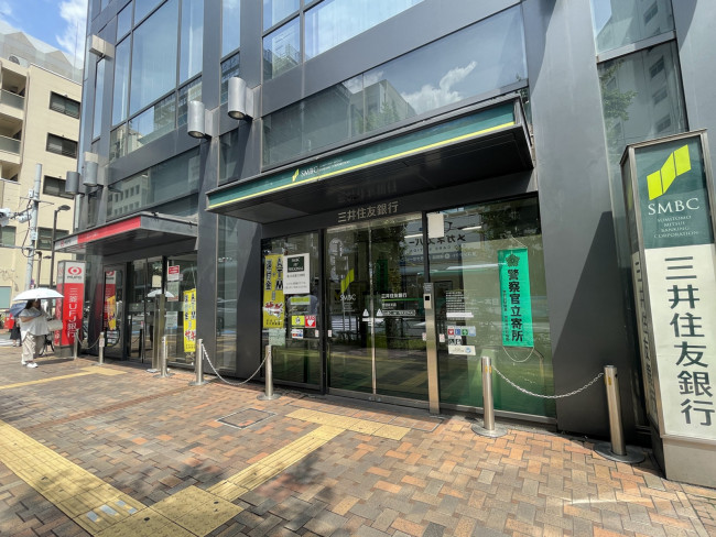 徒歩1分の銀行ATMコーナー