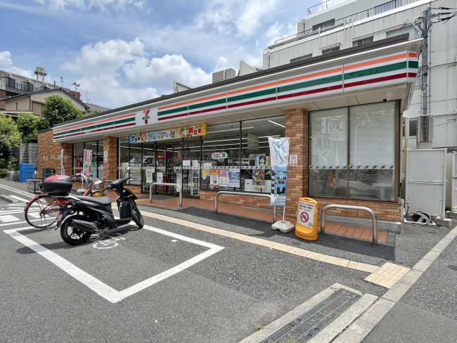 向かいのセブンイレブン文京春日一丁目店