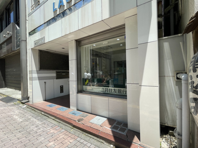 付近の三井住友銀行ATMコーナー