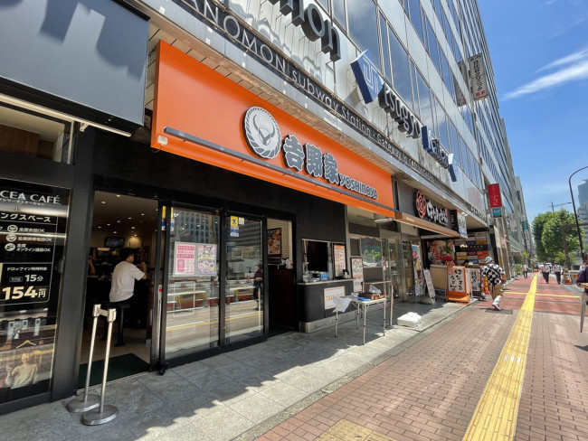 徒歩圏内には飲食店が点在