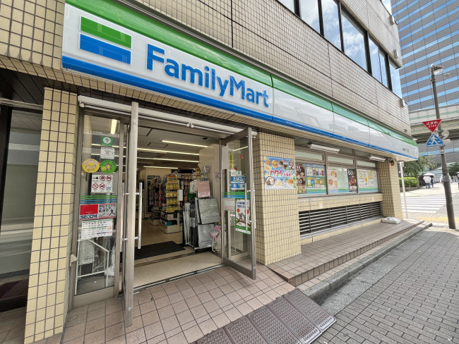 徒歩1分のファミリーマート三崎町三丁目店