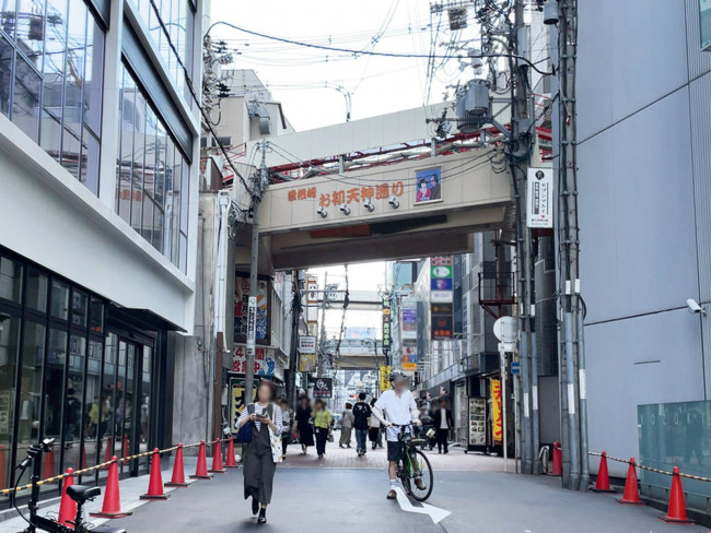 至近の曽根崎お初天神通り