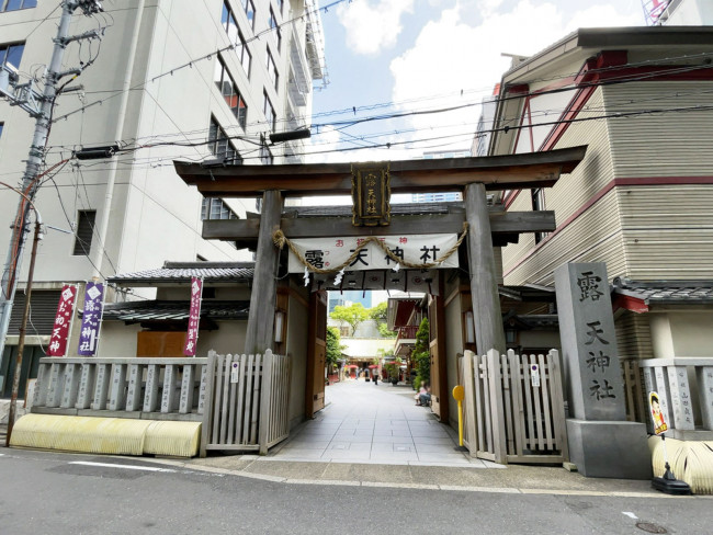 徒歩1分の露天神社