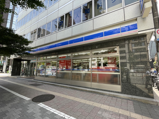 徒歩1分のローソン 銀座四丁目昭和通店