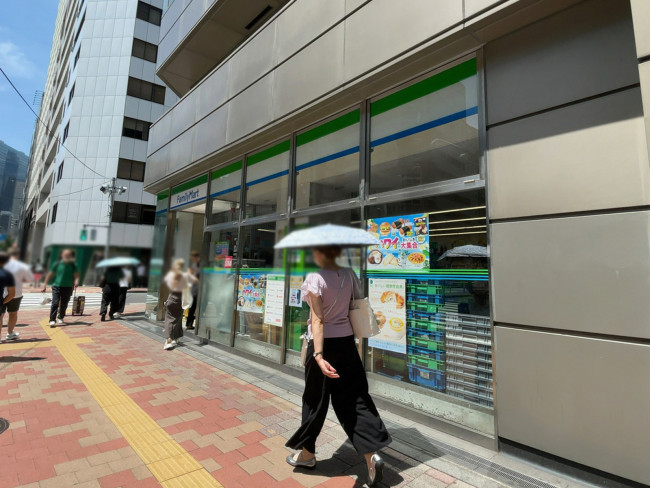 徒歩1分のファミリーマート 銀座松屋通り店