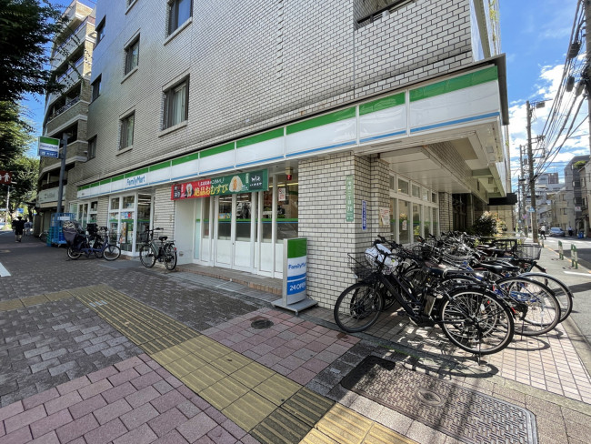 徒歩2分のファミリーマート西池袋店