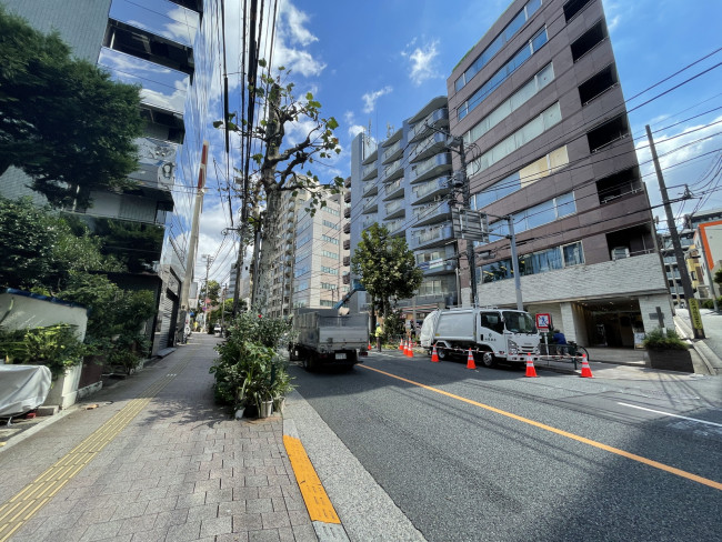 高田馬場看山ビル前面の通り