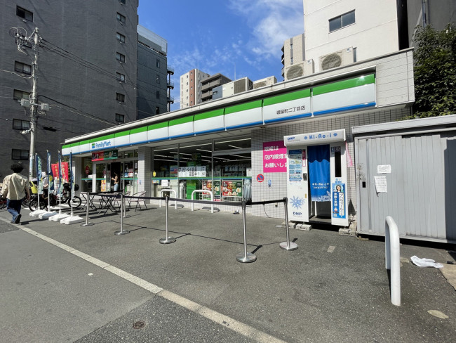 徒歩2分のファミリーマート堀留町2丁目店