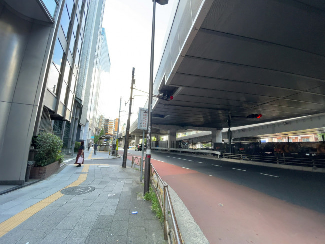 MAC渋谷ビル前面の通り