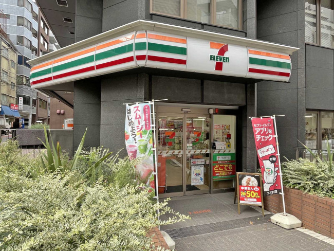 徒歩2分のセブンイレブン新宿御苑前本通り店