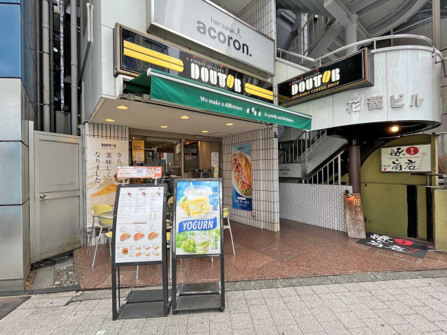 隣のタリーズコーヒー新宿三丁目東店