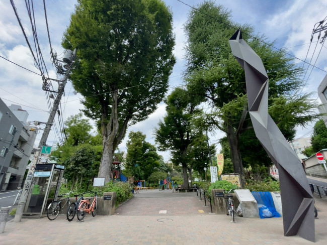 徒歩1分の渋谷区立鍋島松濤公園