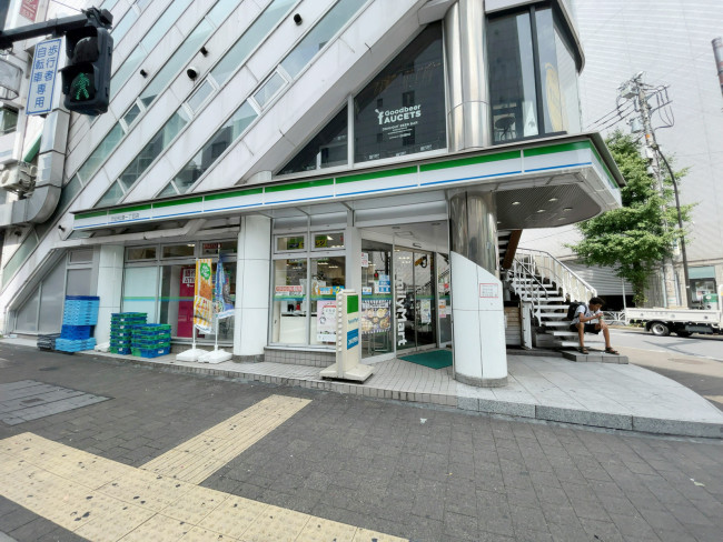 徒歩1分のファミリーマート 渋谷松濤一丁目店