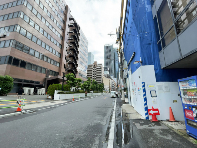 芝ロイヤービル前面の通り