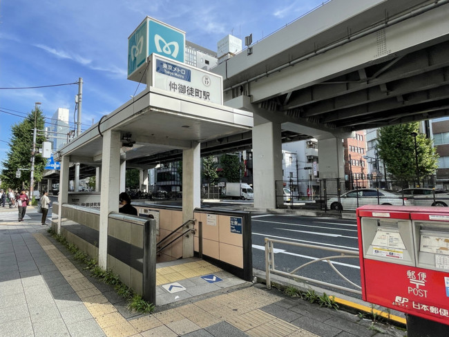 最寄りの「仲御徒町駅」