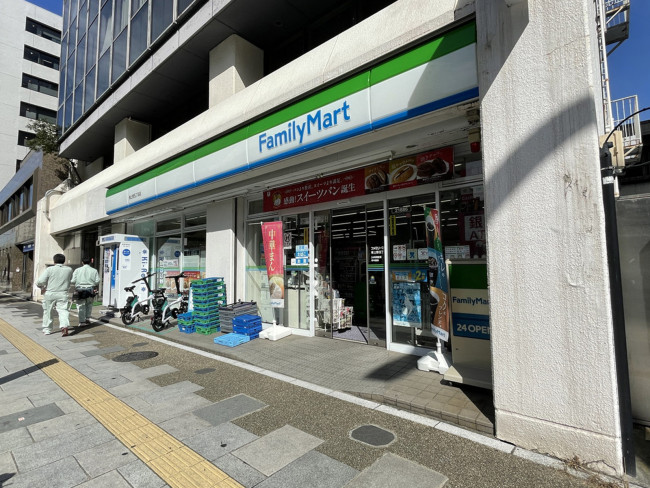 徒歩1分のファミリーマート東上野5丁目店