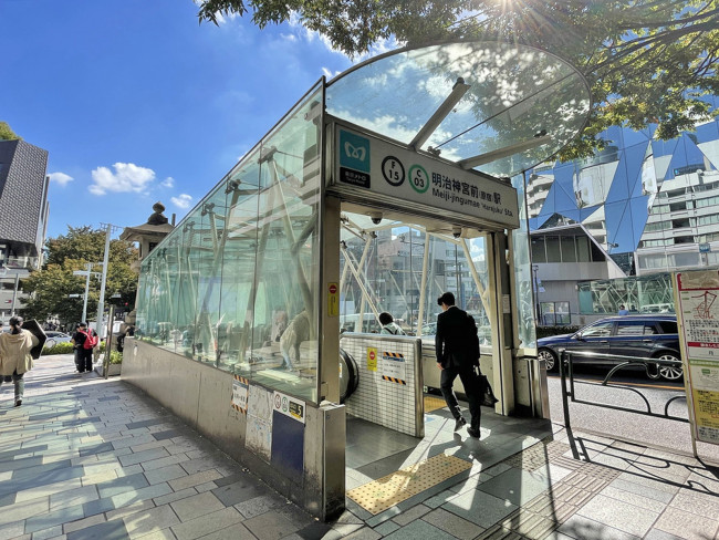 最寄りの「明治神宮前駅」