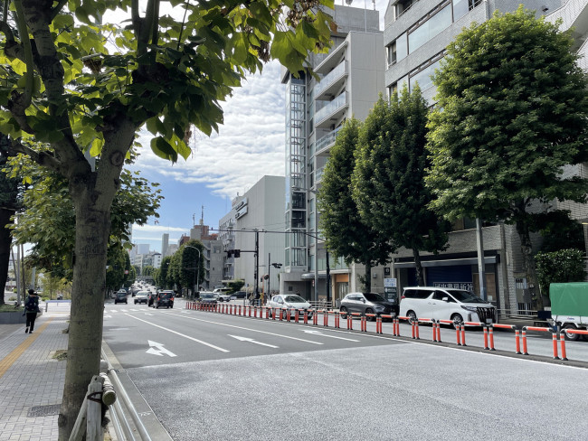 リベルテ青山前面の外苑西通り