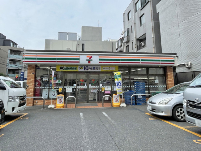 至近のセブンイレブン 原宿外苑店