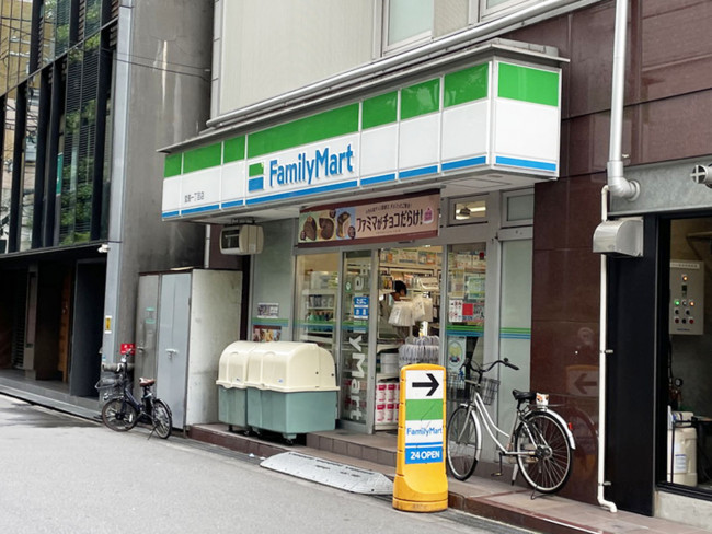 隣にあるファミリーマート 堂島一丁目店