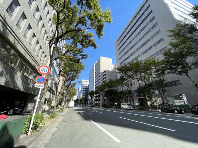 梅田ステートビル前面の通り