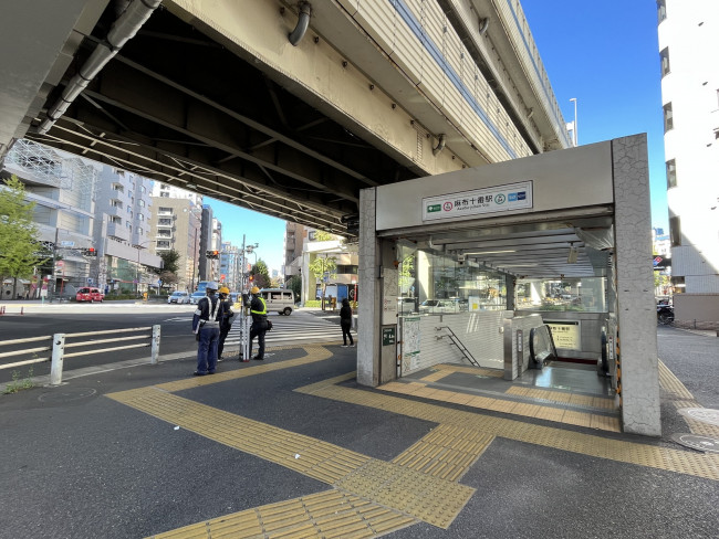 最寄りの「麻布十番駅」