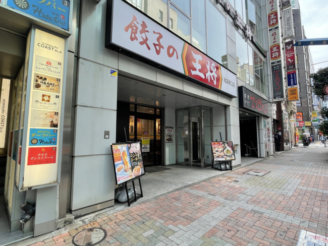 周辺は飲食店が点在