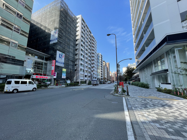 サン池袋2前面の通り