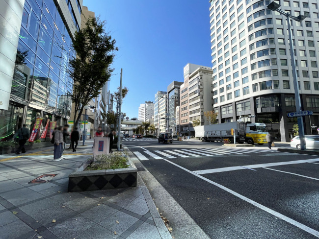 桜橋西ビル前面の通り