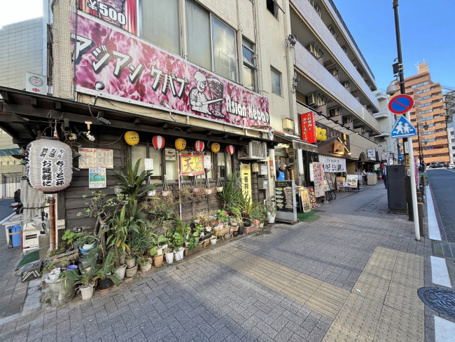 付近には飲食店が充実