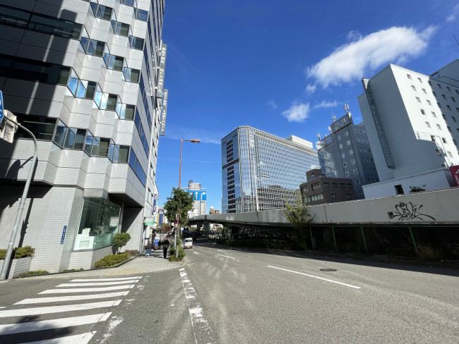 天満橋八千代ビル前面の通り