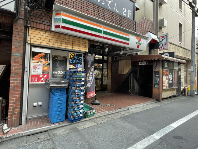 斜め向かいのセブンイレブン西池袋立教通り前店