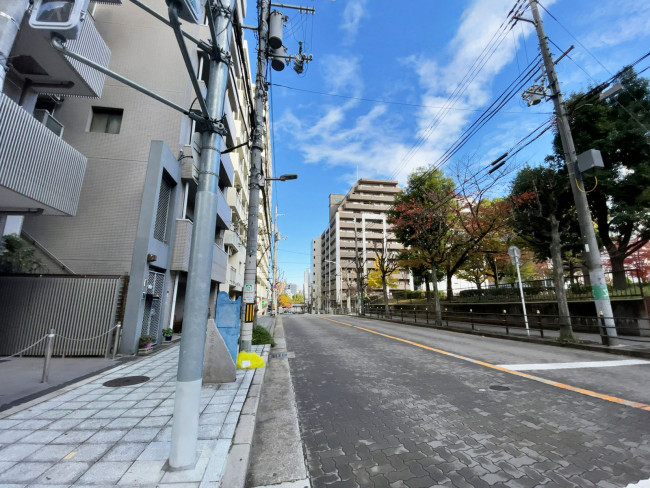 長光寺ビル前面の通り