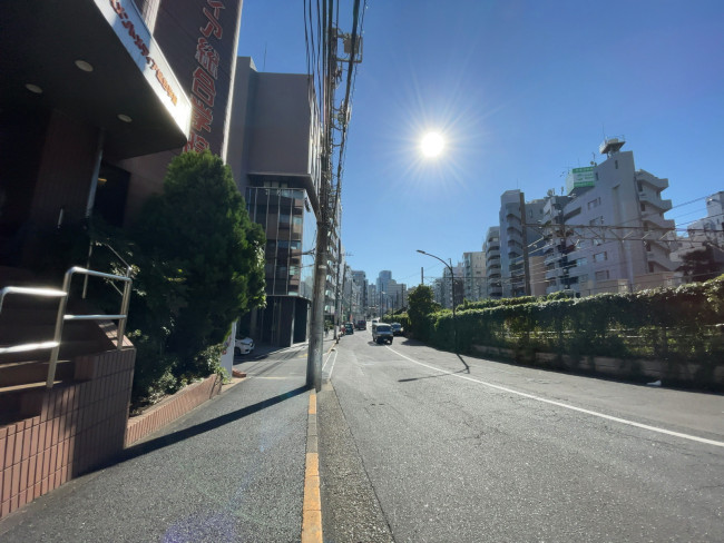 渋谷区東一棟ビル前面の通り