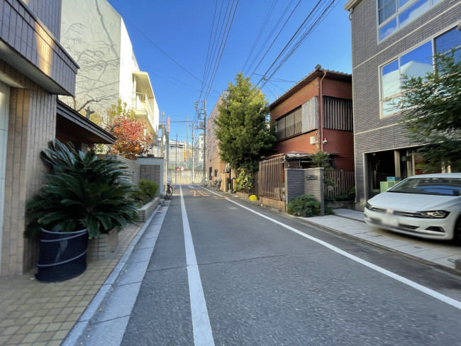 周辺は閑静な住宅エリア