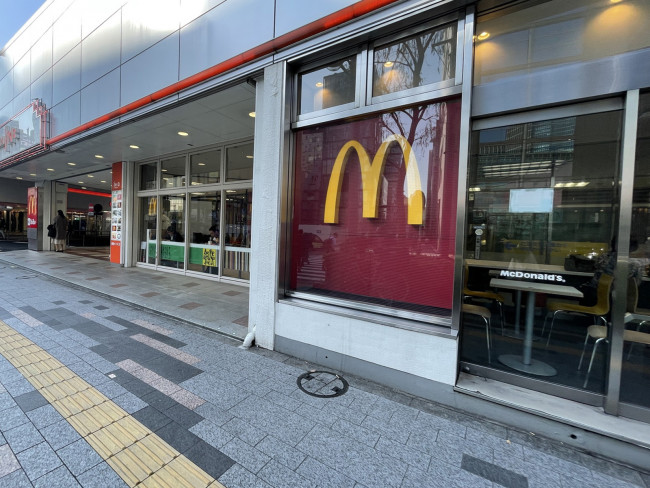 徒歩1分のマクドナルド銀座インズ店