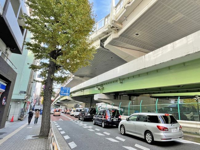 近くの甲州街道