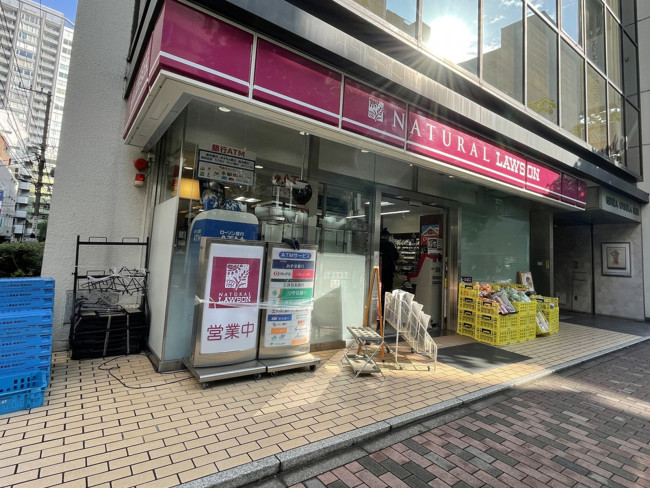 斜め向かいのナチュラルローソン 銀座2丁目店