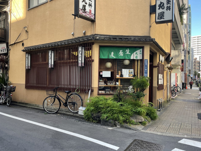 周辺には飲食店が点在