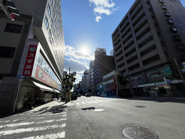 松屋町グランドハイツ前面の通り