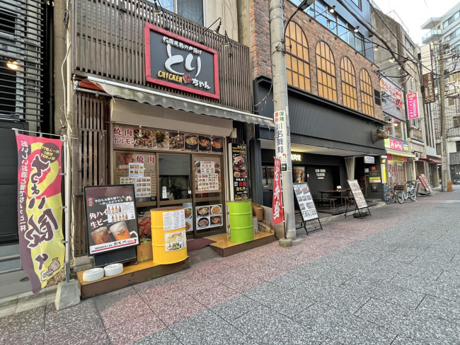 付近には飲食店が充実