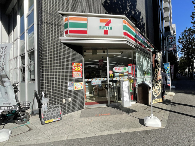 徒歩1分のセブンイレブン千代田岩本町2丁目店