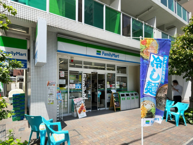 同じ通りにあるファミリーマート 新町店