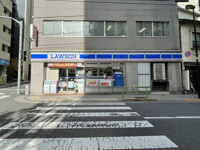 徒歩1分のローソン 麹町2丁目店