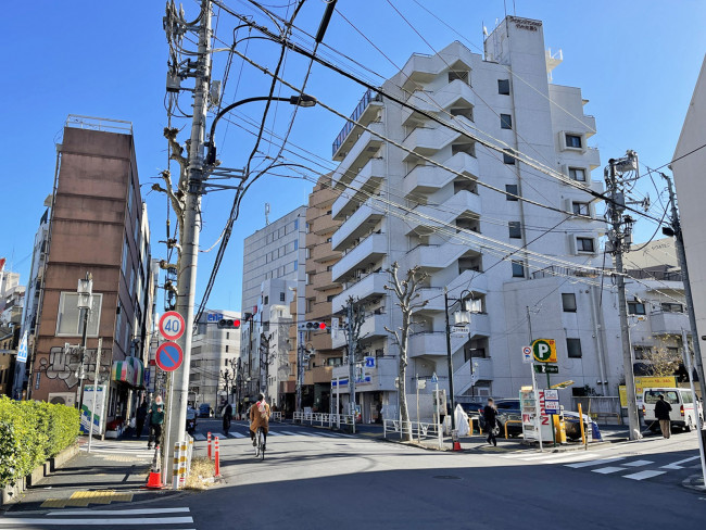 キハラビル前面の渋谷区道1052号