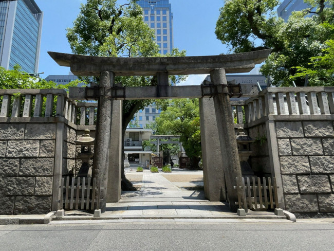 同じ通りにある難波神社